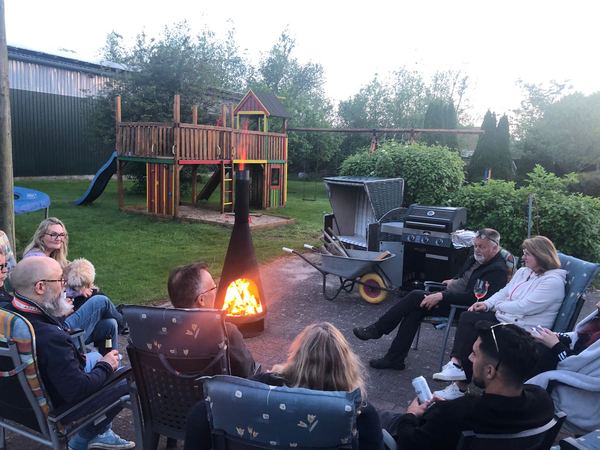 Ferienhof Eckhoff – Abend am Feuer auf dem Hof